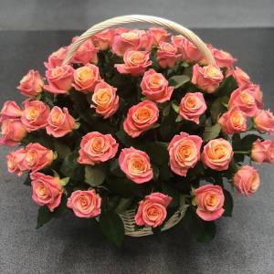 Корзина 51 ярко-розовая роза R937